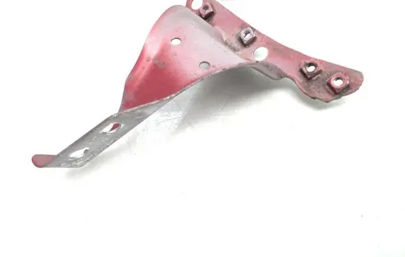 Audi A4 S4 B7 8E 8H Fender mounting bracket 8E0821136A