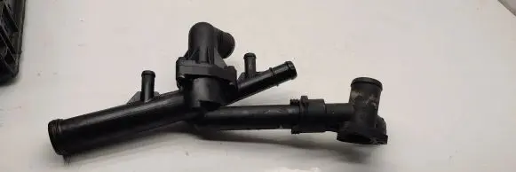 Volkswagen PASSAT CC Engine coolant pipe/hose 03h121026A