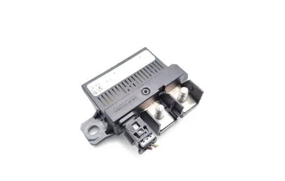 Mercedes-Benz C W204 Charging relay A0009822023