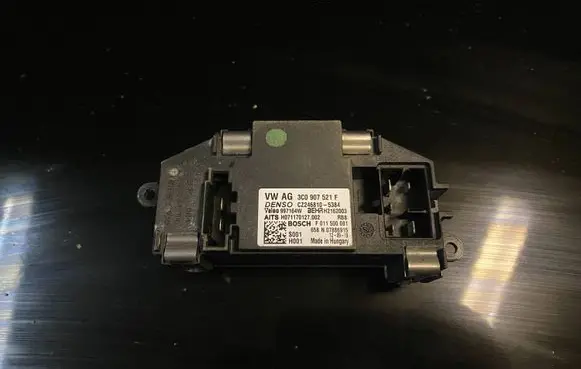 Volkswagen Golf VI Heater blower motor/fan resistor 2681053840 3C0907521F