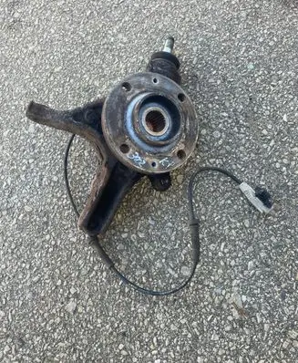 Peugeot 3008 I Front wheel hub spindle knuckle