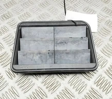 BMW XM Quarter panel pressure vent 9176945