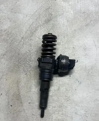 Volkswagen PASSAT B5.5 Fuel injector 045130073T