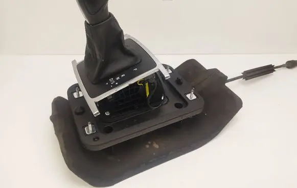 Volkswagen Amarok Gear shifter/selector 2H1713025A