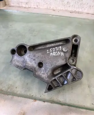 Seat Arona Engine mounting bracket 04l199207
