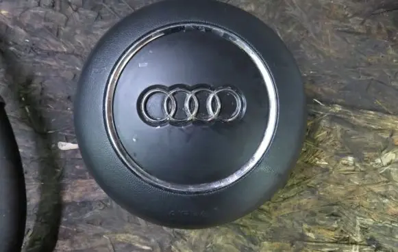 Audi A1 Steering wheel airbag 8X0880201C