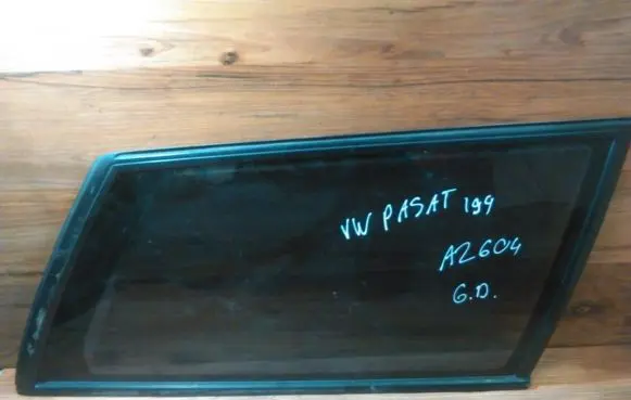 Volkswagen PASSAT B4 Rear side window