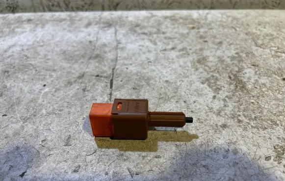 Nissan Qashqai Brake pedal sensor switch 5718K3