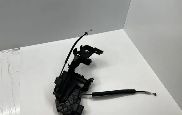Jaguar XF X250 Front door lock 6W8A21812AD 8X23203A28CE