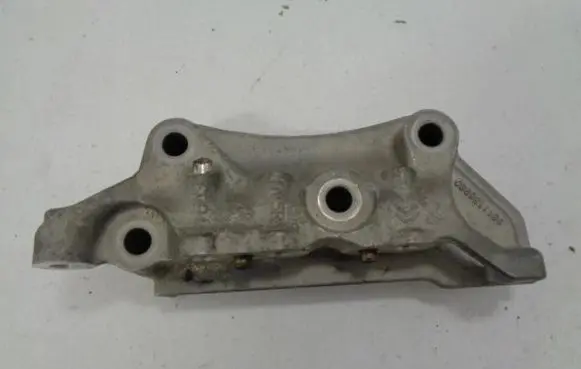 Peugeot 307 Engine mount bracket 9811186980