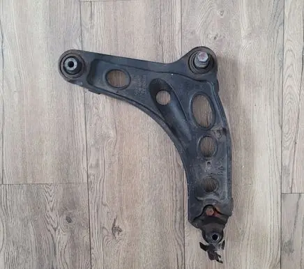 Opel Vivaro Front lower control arm/wishbone 8200395034