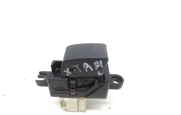 Nissan X-Trail T30 Electric window control switch