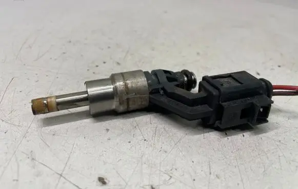 Volkswagen Golf Plus Fuel injector 03C906036A