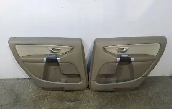 Volvo XC90 Front door card panel trim 