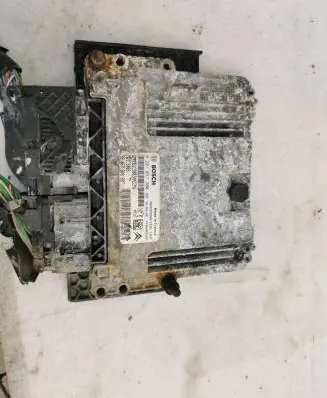 Peugeot 2008 II Air suspension control unit module (rear) 9826975080 9645780880 0281037200