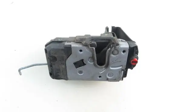 Opel Zafira B Rear door lock 13210738