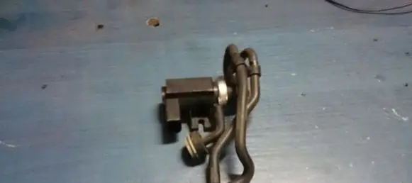 Volkswagen Touareg I Vacuum valve 