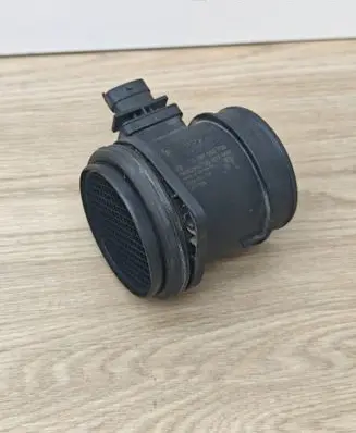 Volvo V70 Mass air flow meter 30677999 0281002730 3897354
