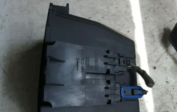 Opel Insignia A Glove box frame 13222117 0012543029
