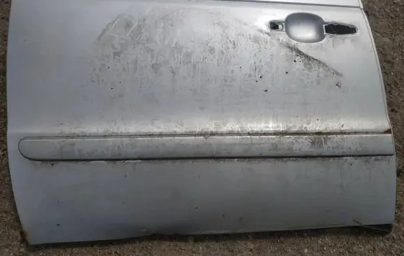Rear door trim (molding)