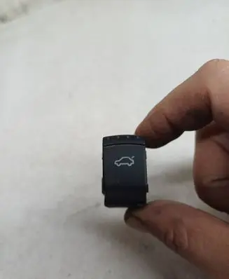 Tailgate opening switch
