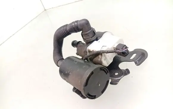 Volkswagen Jetta VI Active carbon filter fuel vapour canister 7L0906243