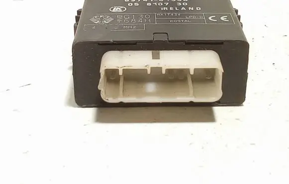 Toyota Avensis T250 Door control unit/module 05810730 8974105030