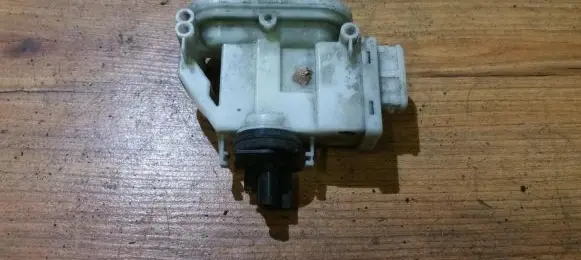 Volkswagen PASSAT B4 Central locking vacuum pump 357862153h