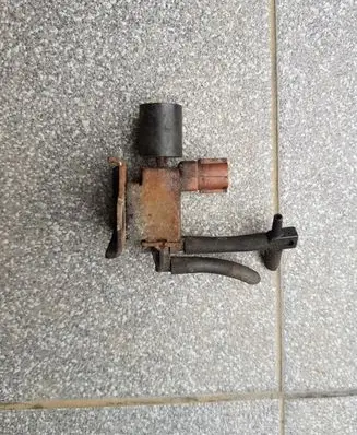 Toyota Land Cruiser (J120) Vacuum valve 
