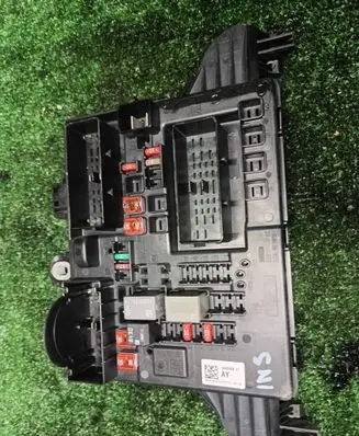 Opel Insignia A Fuse module 13485569