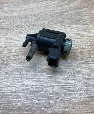 Volkswagen PASSAT B6 Turbo solenoid valve 1J0906283A