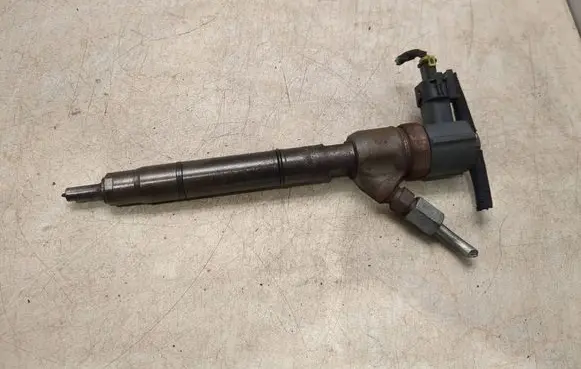 Fuel injector