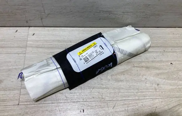 Ford Kuga II Seat airbag CV44611D11BB