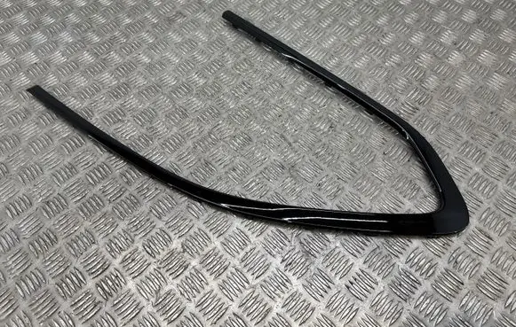 BMW 5 G30 G31 G38 Rear side glass trim 7390194