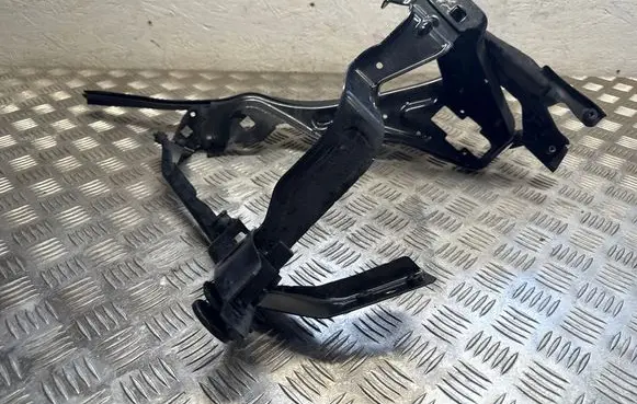 Mercedes-Benz C W204 Headlight/headlamp mounting bracket PP204620589