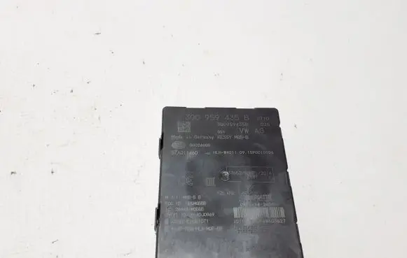 Volkswagen PASSAT B8 Door central lock control unit/module 3Q0959435B