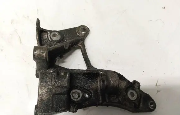 Mazda 3 I Engine mounting bracket 9653249480