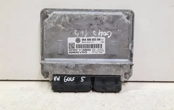 Volkswagen Golf V Engine control unit/module 06A906033EM 5WP4026701