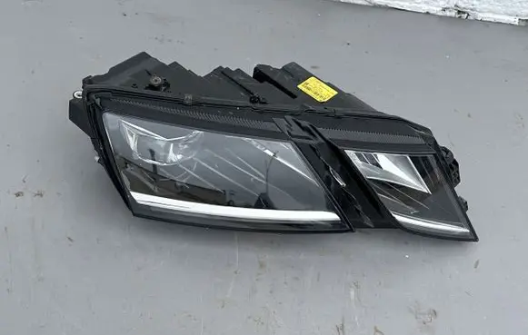 Skoda Octavia Mk3 (5E) Headlight/headlamp 5E1941016D 030110423200 7P5941591A