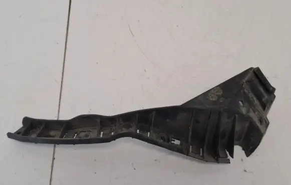 Front bumper mounting bracket
