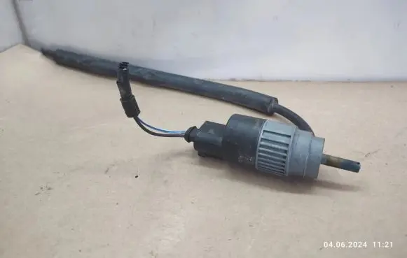 Jaguar XJ X351 Windscreen/windshield washer pump