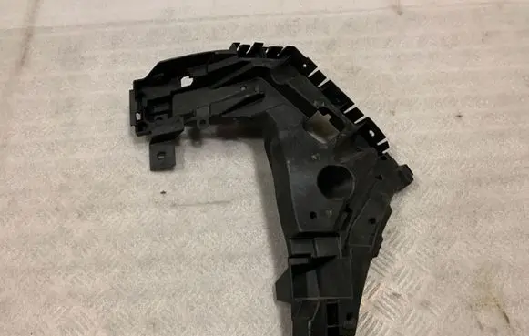 Volvo XC40 Front bumper mounting bracket 31455245 31455245RH