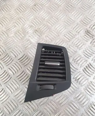 Volvo XC90 Dash center air vent grill 31651283 31366454