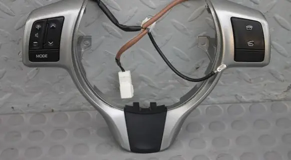 Toyota Auris E180 Steering wheel buttons/switches 