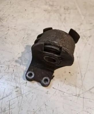 KIA Sorento Engine mount bracket