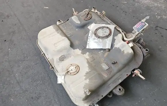 KIA Carens II Fuel tank 311001D210 IMPRK1577627