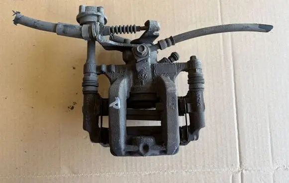 Opel Astra J Rear brake caliper ZACISKOPELASTRAJ4
