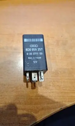 Volkswagen Golf IV Other relay 8D0959257 05071100