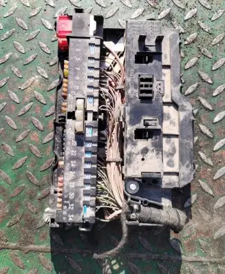 BMW 5 E39 Fuse box set 8387153