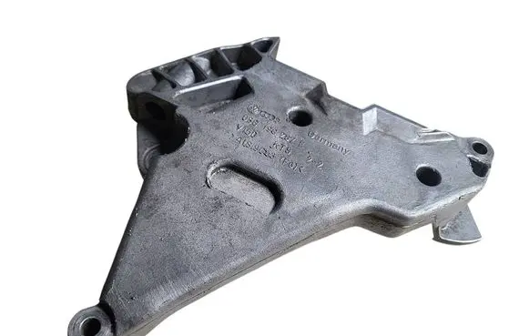 Engine mounting bracket
